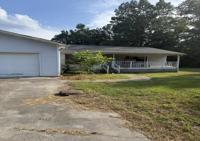 Homes for sale in Resaca, GA | 245 N Airport Circle Nw, Resaca, GA 30735 | MLS# 3264082