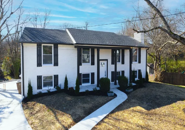Photo 1 of Single family home for sale at 207 Overcrest Ct, Nashville, TN 37211 | MLS# 3264133 | Listing updated on 2026-09-04
