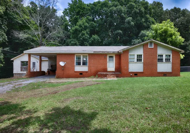 Homes for sale in Fayetteville, TN | 11 Henderson Dr, Fayetteville, TN 37334 | MLS# 3264240