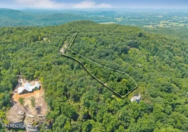 Homes for sale in Sparta, TN | 203 Crestview Lane, Sparta, TN 38583 | MLS# 3264254