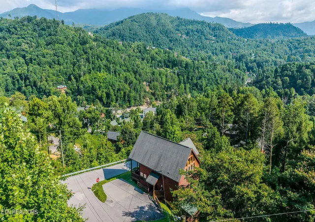 39th image of 205 W Pinnacle Dr, Gatlinburg, TN 37738 | MLS# 3278341