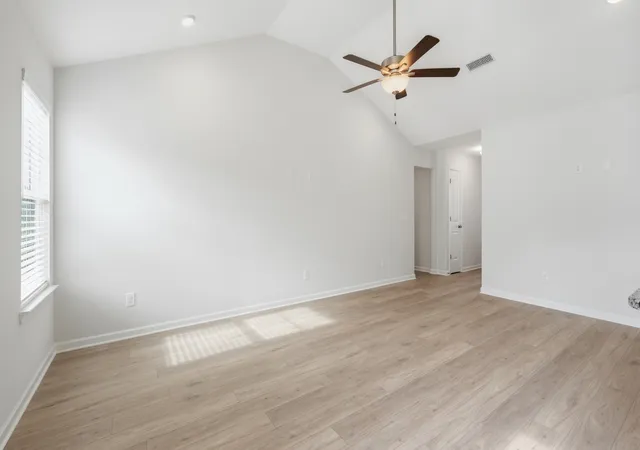 Photo 4 of Single family home for sale at 127 Millet St, Shelbyville, TN 37160 | MLS# 3619041 | Listing updated on 2026-10-10