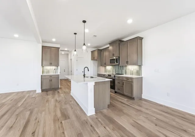 Photo 4 of Sale Pending at 909 Watercourse Ct, Nashville, TN 37214 | MLS# 3265738 | Listing updated on 2026-08-19