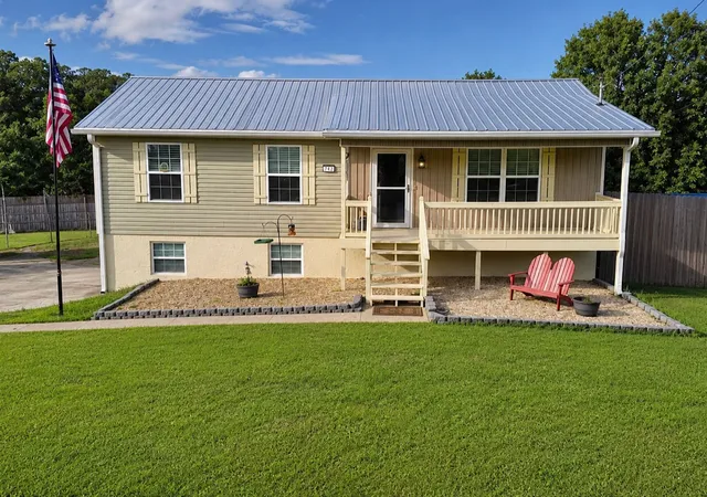 Photo 4 of Single family home for sale at 242 Thorne Cir SE, Cleveland, TN 37323 | MLS# 3271032 | Listing updated on 2026-08-20