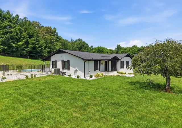 Homes for sale in Sparta, TN | 237 S Fork Rd, Sparta, TN 38583 | MLS# 3267416
