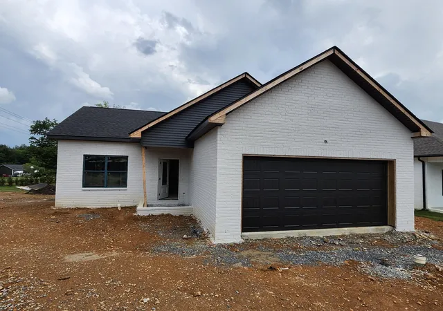 Homes for sale in Dickson, TN | 201 Sandalwood Way, Dickson, TN 37055 | MLS# 3267460