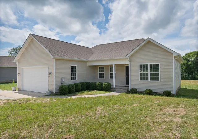 Photo 2 of Single family home for sale at 3232 Owl Holw Rd, Belvidere, TN 37306 | MLS# 3285779 | Listing updated on 2026-08-24