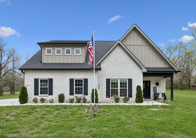 Homes for sale in Tullahoma, TN | 2037 W Lincoln St, Tullahoma, TN 37388 | MLS# 3267487
