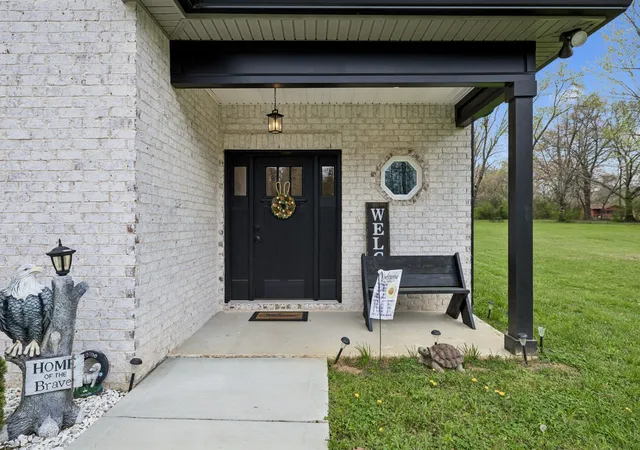 Homes for sale in Tullahoma, TN | 2037 W Lincoln St, Tullahoma, TN 37388 | MLS# 3267487