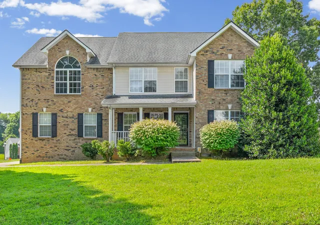 Photo 1 of Single family home for sale at 850 Nandina Ct, Clarksville, TN 37043 | MLS# 3270424 | Listing updated on 2026-08-28