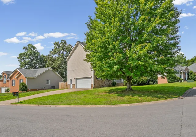 Photo 2 of Single family home for sale at 850 Nandina Ct, Clarksville, TN 37043 | MLS# 3270424 | Listing updated on 2026-08-28