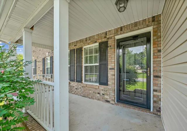 Photo 3 of Single family home for sale at 850 Nandina Ct, Clarksville, TN 37043 | MLS# 3270424 | Listing updated on 2026-08-28
