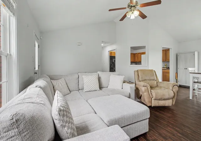 Photo 4 of Sale Pending at 6115 Old Niles Fry Pike, Greenback, TN 37742 | MLS# 3591697 | Listing updated on 2026-09-23