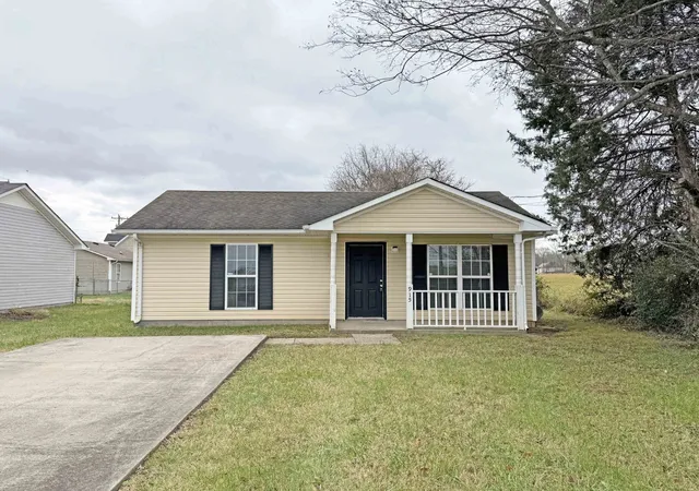 1st image of 915 Stateline Rd, Oak Grove, KY 42262 | MLS# 3285466