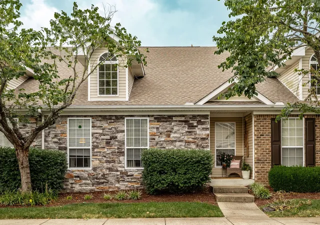 Homes for sale in Gallatin, TN | 800 Browns Ln #G3, Gallatin, TN 37066 | MLS# 3269381
