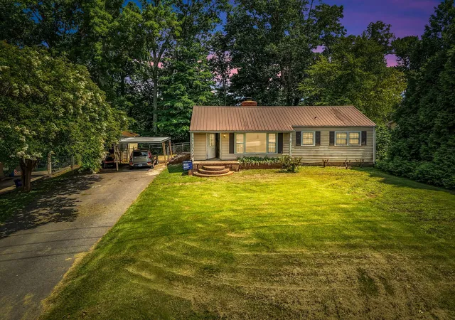 Homes for sale in Shelbyville, TN | 205 Cliffside Ave, Shelbyville, TN 37160 | MLS# 3269436