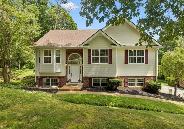 Photo 1 of Single family home for sale at 2024 Big Oak Dr, Spring Hill, TN 37174 | MLS# 3270646 | Listing updated on 2026-10-12