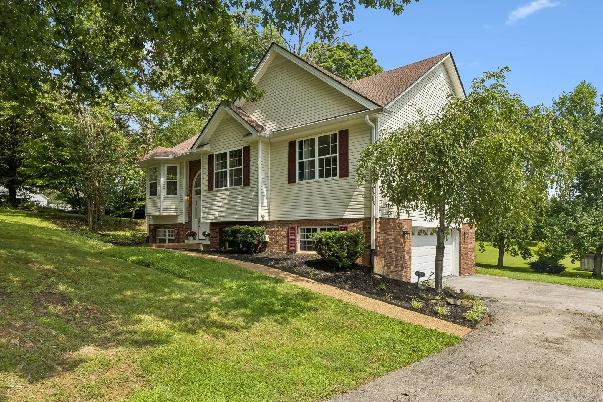Single family home for sale at 2024 Big Oak Dr, Spring Hill, TN 37174 | MLS# 3270646