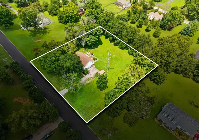 Photo 3 of Single family home for sale at 2024 Big Oak Dr, Spring Hill, TN 37174 | MLS# 3270646 | Listing updated on 2026-10-12