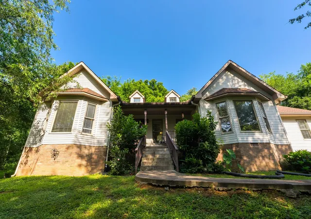 Photo 1 of Single family home for sale at 1440 College Park Dr, Columbia, TN 38401 | MLS# 3270152 | Listing updated on 2026-10-07