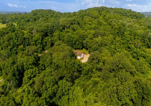 Photo 4 of Single family home for sale at 1440 College Park Dr, Columbia, TN 38401 | MLS# 3270152 | Listing updated on 2026-10-07