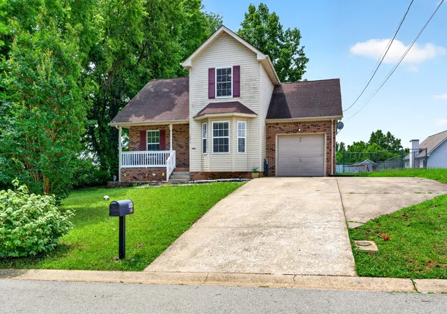 Photo 1 of Single family home for sale at 1096 Gunpoint Dr, Clarksville, TN 37042 | MLS# 3269448 | Listing updated on 2026-10-02