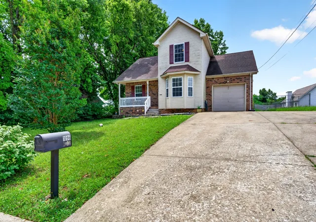 Photo 2 of Single family home for sale at 1096 Gunpoint Dr, Clarksville, TN 37042 | MLS# 3269448 | Listing updated on 2026-10-02