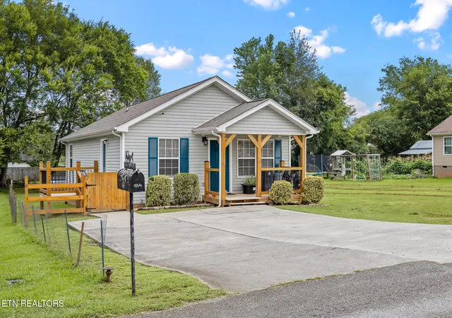 Homes for sale in Englewood, TN | 19 Mckinney Street, Englewood, TN 37329 | MLS# 3269414