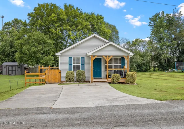 Homes for sale in Englewood, TN | 19 Mckinney Street, Englewood, TN 37329 | MLS# 3269414