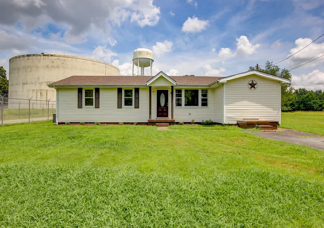 Homes for sale in Clarksville, TN | 1375 Moss Rd, Clarksville, TN 37043 | MLS# 3269544