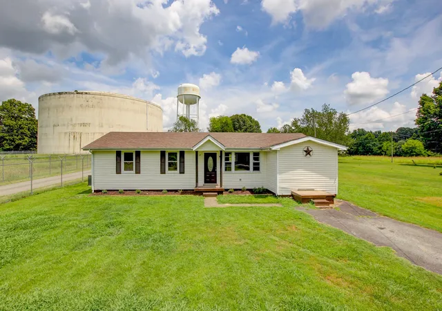 Homes for sale in Clarksville, TN | 1375 Moss Rd, Clarksville, TN 37043 | MLS# 3269544