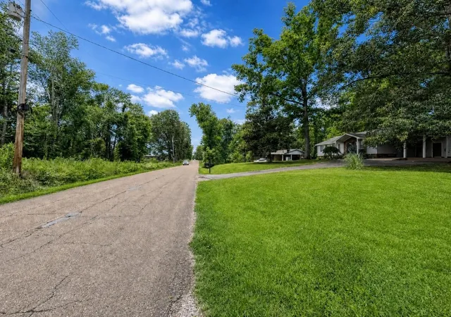 2nd image of 655 E End Dr, Savannah, TN 38372 | MLS# 3269675