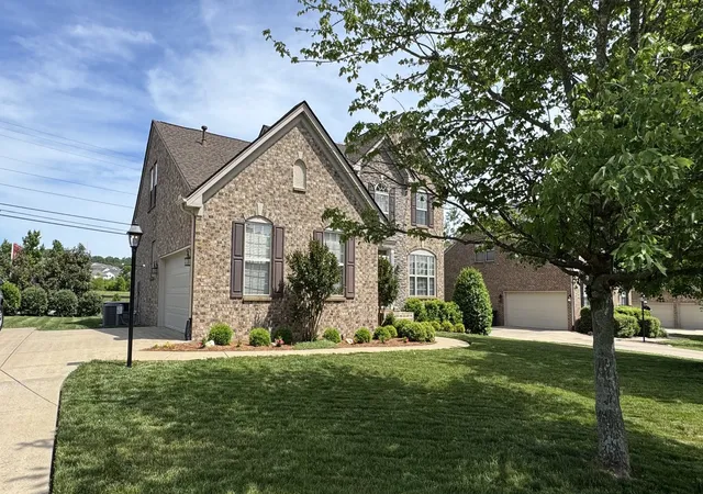 Homes for sale in Hendersonville, TN | 1023 Avery Trace Cir, Hendersonville, TN 37075 | MLS# 3269668