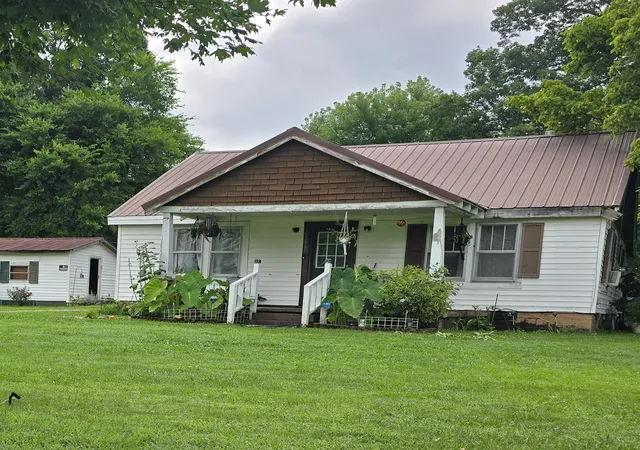 Homes for sale in Mc Ewen, TN | 1264 Indian Creek Rd, Mc Ewen, TN 37101 | MLS# 3269867
