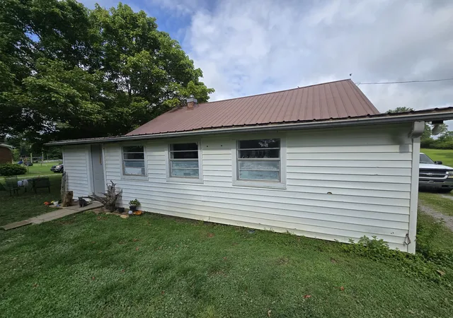 Homes for sale in Mc Ewen, TN | 1264 Indian Creek Rd, Mc Ewen, TN 37101 | MLS# 3269867