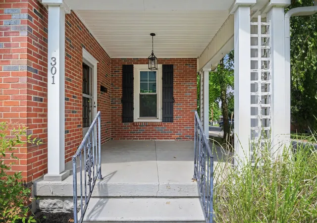 Photo 3 of Single family home for sale at 301 Garner St, Springfield, TN 37172 | MLS# 3270402 | Listing updated on 2026-08-22