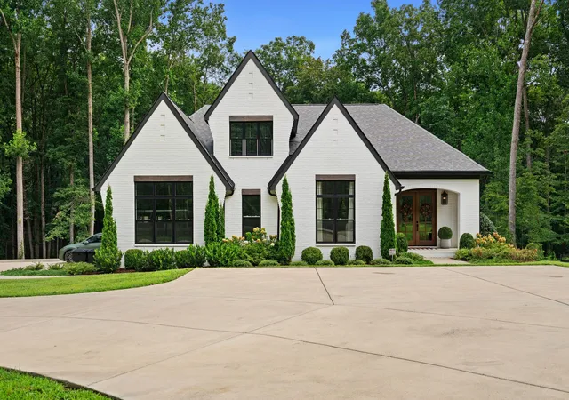 Photo 1 of Single family home for sale at 5916 Pinewood Rd, Franklin, TN 37064 | MLS# 3269705 | Listing updated on 2026-09-24