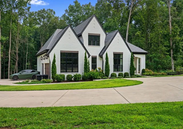 Photo 2 of Single family home for sale at 5916 Pinewood Rd, Franklin, TN 37064 | MLS# 3269705 | Listing updated on 2026-09-24