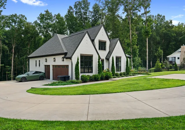 Photo 4 of Single family home for sale at 5916 Pinewood Rd, Franklin, TN 37064 | MLS# 3269705 | Listing updated on 2026-09-24