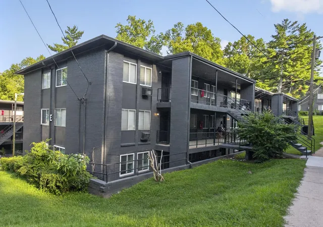 2nd image of 550 Harding Pl, Nashville, TN 37211
