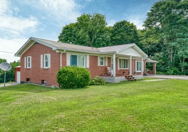 Homes for sale in Moss, TN | 1050 Tompkinsville Hwy, Moss, TN 38575 | MLS# 3269725