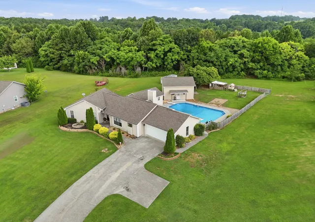 Homes for sale in Niota, TN | 155 County Road 327, Niota, TN 37826 | MLS# 3269742