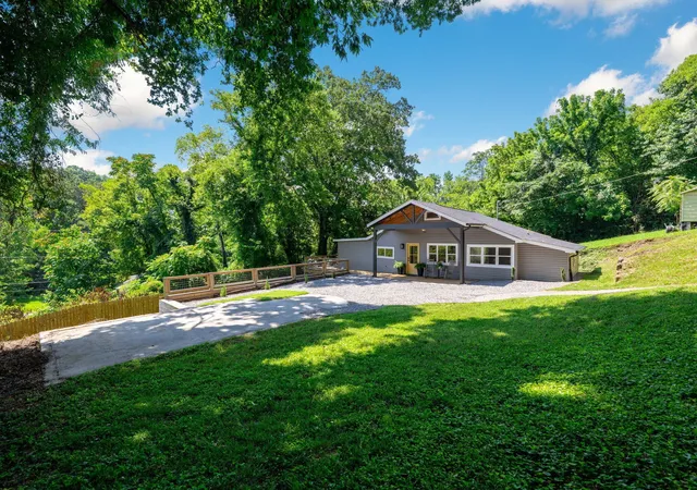 2nd image of 954 Beason Dr, Chattanooga, TN 37405 | MLS# 3269749