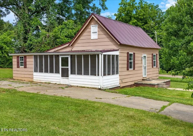 Homes for sale in Niota, TN | 110 Elm St, Niota, TN 37826 | MLS# 3269888