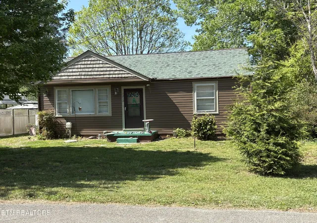 Homes for sale in Athens, TN | 1212 Jones St, Athens, TN 37303 | MLS# 3269892