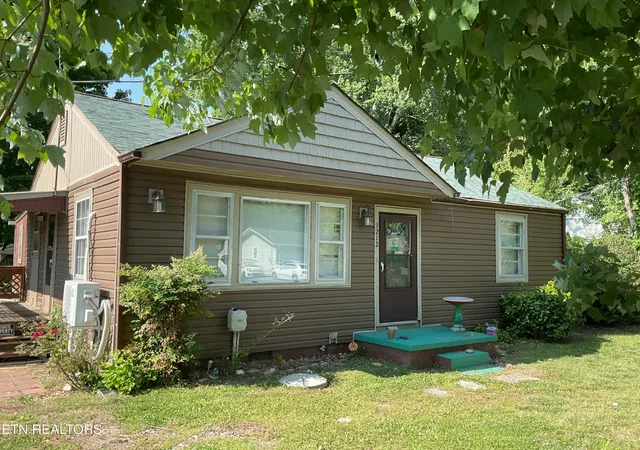 Homes for sale in Athens, TN | 1212 Jones St, Athens, TN 37303 | MLS# 3269892