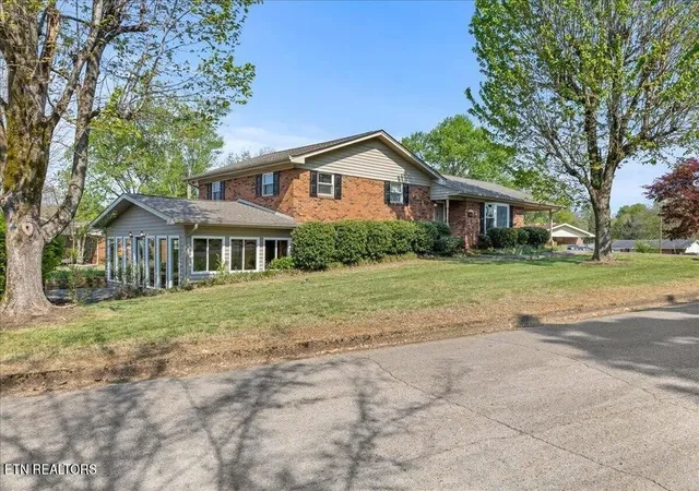 Homes for sale in Athens, TN | 610 Hudson St, Athens, TN 37303 | MLS# 3269900