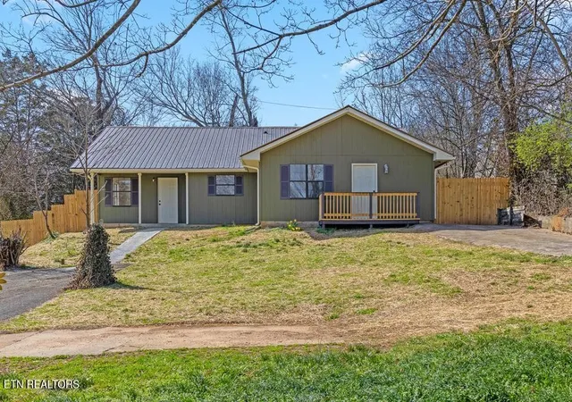 Homes for sale in Athens, TN | 104 Pine St, Athens, TN 37303 | MLS# 3269906