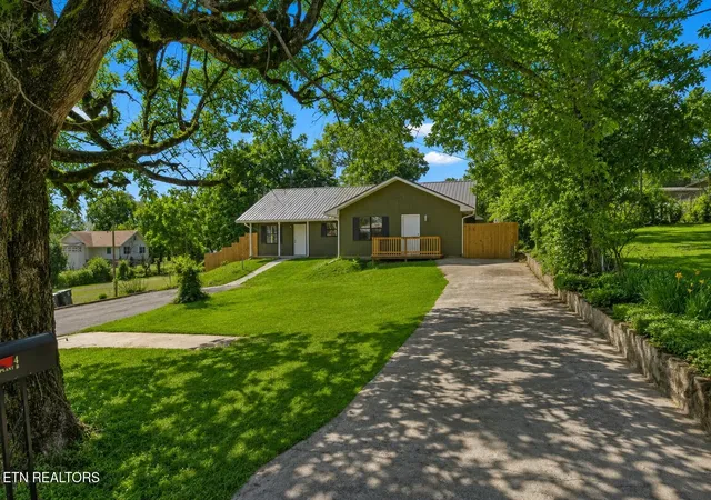 1st image of 104 Pine St, Athens, TN 37303 | MLS# 3269906