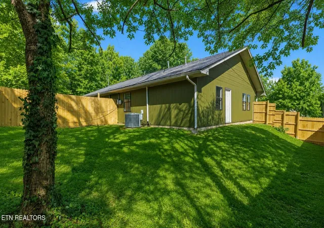 3rd image of 104 Pine St, Athens, TN 37303 | MLS# 3269906